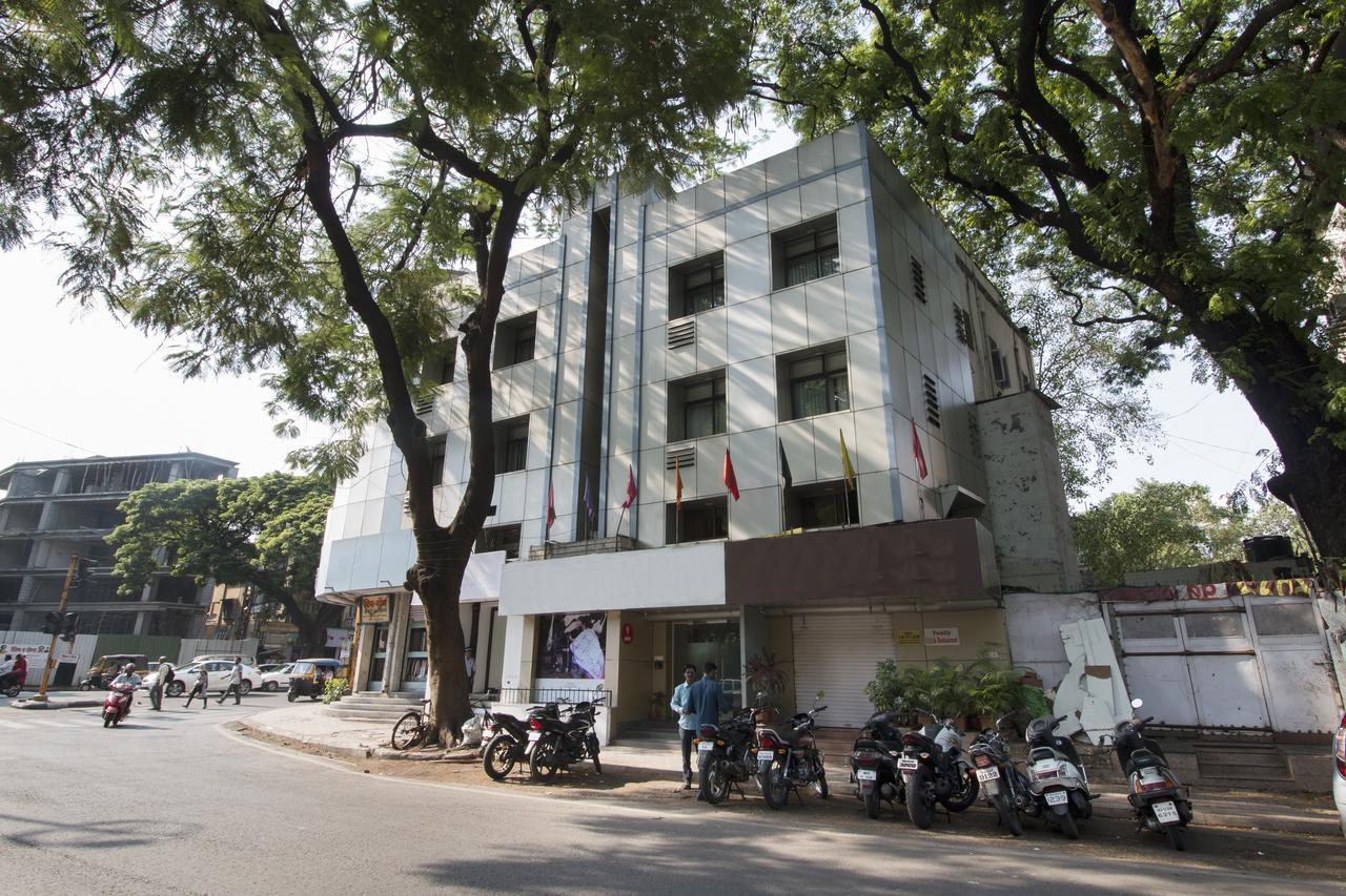 Oyo 6429 Pearl 3* Pune